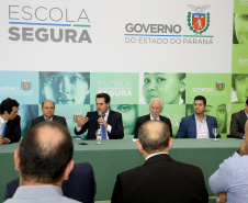 O governador Carlos Massa Ratinho Junior lançou nesta sexta-feira (15) o programa Escola Segura, que prevê uma série de medidas preventivas e protetivas de segurança que serão executadas na rede estadual de ensino. Curitiba,15/03/2019 Foto: Jaelson Lucas / ANPr