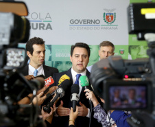 O governador Carlos Massa Ratinho Junior lançou nesta sexta-feira (15) o programa Escola Segura, que prevê uma série de medidas preventivas e protetivas de segurança que serão executadas na rede estadual de ensino. Curitiba,15/03/2019 Foto: Jaelson Lucas / ANPr