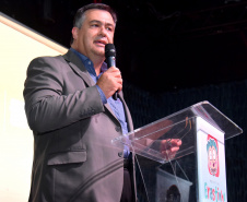 

O Secretário de Saúde do Estado do Paraná, Beto Preto participou nesta quinta-feira (14), do evento em prol da construção do Hospital Oncopediátrico Erastinho, unidade de tratamento de câncer infantil do Hospital Erasto Gaetner. A obra, que iniciou no dia 28 de janeiro, terá um custo total de R$ 24 milhões, dos quais R$ 12 milhões serão repassados pelo Governo do Estado e a outra metade será arrecadada pelo hospital. Foto: Divulgação/SESA