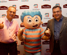 

O Secretário de Saúde do Estado do Paraná, Beto Preto participou nesta quinta-feira (14), do evento em prol da construção do Hospital Oncopediátrico Erastinho, unidade de tratamento de câncer infantil do Hospital Erasto Gaetner. A obra, que iniciou no dia 28 de janeiro, terá um custo total de R$ 24 milhões, dos quais R$ 12 milhões serão repassados pelo Governo do Estado e a outra metade será arrecadada pelo hospital. Foto: Divulgação/SESA