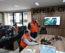 A manhã deste sábado (16) foi diferente para a comunidade do Rio Sagrado, em Morretes, no litoral do Estado. Ao mesmo tempo em que o simulado foi feito no Litoral, equipes da Defesa Civil Estadual monitoram as atividades a partir do Centro Estadual de Gerenciamento de Riscos e Desastres (Cegerd), localizado em Curitiba.   -  Curitiba, 16/03/2019  -  Foto: Defesa Civil