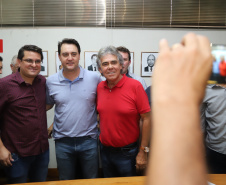 O governador Carlos Massa Ratinho Junior confirmou neste sábado (16) investimentos de R$ 2,82 milhões em obras e compra de máquinas e veículos para oito municípios da região Noroeste do Estado. Foram assinadas, na ExpoParanavaí, um dos principais eventos do agronegócio do Paraná, autorizações e homologações.   -  Paranavaí, 16/03/2019  -  Foto: José Fernando Ogura/ANPr