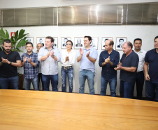 O governador Carlos Massa Ratinho Junior confirmou neste sábado (16) investimentos de R$ 2,82 milhões em obras e compra de máquinas e veículos para oito municípios da região Noroeste do Estado. Foram assinadas, na ExpoParanavaí, um dos principais eventos do agronegócio do Paraná, autorizações e homologações.   -  Paranavaí, 16/03/2019  -  Foto: José Fernando Ogura/ANPr