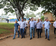 O governador Carlos Massa Ratinho Junior confirmou neste sábado (16) investimentos de R$ 2,82 milhões em obras e compra de máquinas e veículos para oito municípios da região Noroeste do Estado. Foram assinadas, na ExpoParanavaí, um dos principais eventos do agronegócio do Paraná, autorizações e homologações.   -  Paranavaí, 16/03/2019  -  Foto: José Fernando Ogura/ANPr