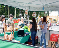 A Copasol Sul, cooperativa de agricultura familiar de Agudos do Sul, na Região Metropolitana de Curitiba, fez sua estreia em vendas diretas de seus produtos ao consumidor durante a Feira das Cooperativas, que acontece todas às sextas-feiras, em Curitiba.  Foto:SEAB