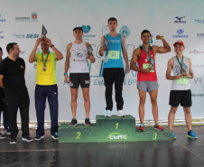 Em comemoração aos 67 anos do Batalhão de Polícia de Trânsito, 1,2 mil pessoas participaram da quarta edição da Corrida Solidária Provopar Estadual e BPTran neste domingo (17) em Curitiba. Os atletas, profissionais e amadores, correram 3 km, 5 km e 10 km em prol da solidariedade. Foto: Soldado Fernando Chauchuti/PMPR
