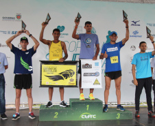 Em comemoração aos 67 anos do Batalhão de Polícia de Trânsito, 1,2 mil pessoas participaram da quarta edição da Corrida Solidária Provopar Estadual e BPTran neste domingo (17) em Curitiba. Os atletas, profissionais e amadores, correram 3 km, 5 km e 10 km em prol da solidariedade. Foto: Soldado Fernando Chauchuti/PMPR