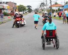 Em comemoração aos 67 anos do Batalhão de Polícia de Trânsito, 1,2 mil pessoas participaram da quarta edição da Corrida Solidária Provopar Estadual e BPTran neste domingo (17) em Curitiba. Os atletas, profissionais e amadores, correram 3 km, 5 km e 10 km em prol da solidariedade. Foto: Soldado Fernando Chauchuti/PMPR