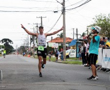 Em comemoração aos 67 anos do Batalhão de Polícia de Trânsito, 1,2 mil pessoas participaram da quarta edição da Corrida Solidária Provopar Estadual e BPTran neste domingo (17) em Curitiba. Os atletas, profissionais e amadores, correram 3 km, 5 km e 10 km em prol da solidariedade. Foto: Soldado Fernando Chauchuti/PMPR