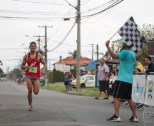 Em comemoração aos 67 anos do Batalhão de Polícia de Trânsito, 1,2 mil pessoas participaram da quarta edição da Corrida Solidária Provopar Estadual e BPTran neste domingo (17) em Curitiba. Os atletas, profissionais e amadores, correram 3 km, 5 km e 10 km em prol da solidariedade. Foto: Soldado Fernando Chauchuti/PMPR