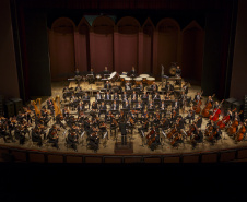 A Orquestra Sinfônica do Paraná apresenta neste domingo (24), às 10h30, a Abertura Francesa, concerto de abertura da Temporada 2019. Serão apresentadas quatro obras de três grandes compositores da França: Dukas, Debussy e Ravel.Foto:Maringas Maciel/Divulgação- CCTG