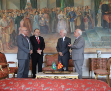 Vice-governador Darci Piana recebe o embaixador da República da Macedônia do Norte, Ivica Bocevski  -  Curitiba, 18/03/2019  - Foto: José Fernando Ogurta/ANPr