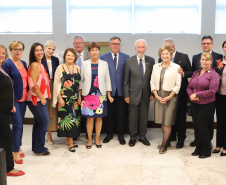 O Governo do Paraná quer estreitar as relações culturais e comerciais com a Polônia. O vice-governador Darci Piana recebeu nesta segunda-feira (18) a cônsul do país em Curitiba, Dorota Bogutyn, e uma comitiva da cidade de Pozna&#324;, formada pelo prefeito Jan Grabkowski Starosta e membros das secretarias da prefeitura.  -  Curitiba, 18/03/2019  -  Foto: José Fernando Ogura/ANPr