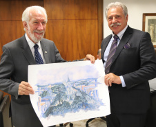 O Governo do Paraná quer estreitar as relações culturais e comerciais com a Polônia. O vice-governador Darci Piana recebeu nesta segunda-feira (18) a cônsul do país em Curitiba, Dorota Bogutyn, e uma comitiva da cidade de Pozna?, formada pelo prefeito Jan Grabkowski Starosta e membros das secretarias da prefeitura.  -  Curitiba, 18/03/2019  -  Foto: José Fernando Ogura/ANPr