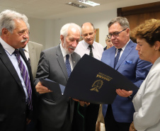 O Governo do Paraná quer estreitar as relações culturais e comerciais com a Polônia. O vice-governador Darci Piana recebeu nesta segunda-feira (18) a cônsul do país em Curitiba, Dorota Bogutyn, e uma comitiva da cidade de Pozna?, formada pelo prefeito Jan Grabkowski Starosta e membros das secretarias da prefeitura.  -  Curitiba, 18/03/2019  -  Foto: José Fernando Ogura/ANPr