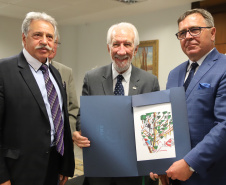 O Governo do Paraná quer estreitar as relações culturais e comerciais com a Polônia. O vice-governador Darci Piana recebeu nesta segunda-feira (18) a cônsul do país em Curitiba, Dorota Bogutyn, e uma comitiva da cidade de Pozna?, formada pelo prefeito Jan Grabkowski Starosta e membros das secretarias da prefeitura.  -  Curitiba, 18/03/2019  -  Foto: José Fernando Ogura/ANPr