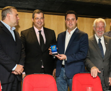 O governador Carlos Massa Ratinho Junior  lança o aplicativo Paraná Serviços no Auditório Mário Lobo em Curitiba nesta segunda-feira (18). Trata-se de uma solução inovadora do Governo do Paraná que facilitará a intermediação entre o contratante e o prestador autônomo de serviços.   Curitiba, 15/03/2019 -  Foto: Geraldo Bubniak/ANPr