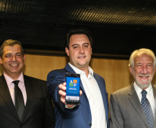 O governador Carlos Massa Ratinho Junior  lança o aplicativo Paraná Serviços no Auditório Mário Lobo em Curitiba nesta segunda-feira (18). Trata-se de uma solução inovadora do Governo do Paraná que facilitará a intermediação entre o contratante e o prestador autônomo de serviços.   Curitiba, 15/03/2019 -  Foto: Geraldo Bubniak/ANPr