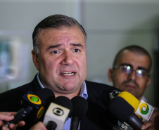 O governador Carlos Massa Ratinho Junior  lança o aplicativo Paraná Serviços no Auditório Mário Lobo em Curitiba nesta segunda-feira (18). Trata-se de uma solução inovadora do Governo do Paraná que facilitará a intermediação entre o contratante e o prestador autônomo de serviços.   Curitiba, 15/03/2019 -  Foto: Geraldo Bubniak/ANPr