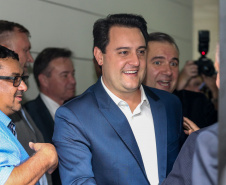 O governador Carlos Massa Ratinho Junior  lança o aplicativo Paraná Serviços no Auditório Mário Lobo em Curitiba nesta segunda-feira (18). Trata-se de uma solução inovadora do Governo do Paraná que facilitará a intermediação entre o contratante e o prestador autônomo de serviços.   Curitiba, 15/03/2019 -  Foto: Geraldo Bubniak/ANPr