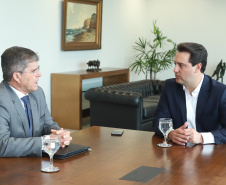 Governador Carlos Massa Ratinho Junior durante reunião com o secretário Nacional de Segurança Pública, general Guilherme Theóphilo e o secretário estadual da Segurança Pública e Administração Penitenciária, general Luiz Felipe Carbonell  -  Curitiba, 19/03/2019  -  Foto: Rodrigo Félix Leal/ANPr