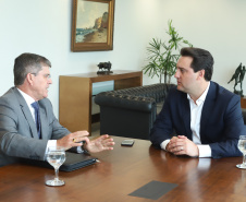 Governador Carlos Massa Ratinho Junior durante reunião com o secretário Nacional de Segurança Pública, general Guilherme Theóphilo e o secretário estadual da Segurança Pública e Administração Penitenciária, general Luiz Felipe Carbonell  -  Curitiba, 19/03/2019  -  Foto: Rodrigo Félix Leal/ANPr