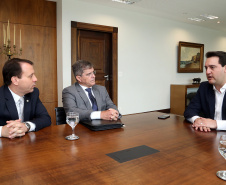 Governador Carlos Massa Ratinho Junior durante reunião com o secretário Nacional de Segurança Pública, general Guilherme Theóphilo e o secretário estadual da Segurança Pública e Administração Penitenciária, general Luiz Felipe Carbonell - Curitiba, 19/03/2019 - Foto Gilson Abreu/ANPr