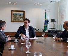 Governador Carlos Massa Ratinho Junior durante reunião com o secretário Nacional de Segurança Pública, general Guilherme Theóphilo e o secretário estadual da Segurança Pública e Administração Penitenciária, general Luiz Felipe Carbonell - Curitiba, 19/03/2019 - Foto Gilson Abreu/ANPr