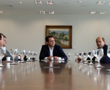 Governador Carlos Massa Ratinho Junior durante reunião com o secretário Nacional de Segurança Pública, general Guilherme Theóphilo e o secretário estadual da Segurança Pública e Administração Penitenciária, general Luiz Felipe Carbonell - Curitiba, 19/03/2019 - Foto Gilson Abreu/ANPr