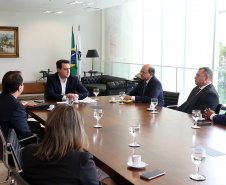 Governador Carlos Massa Ratinho Junior durante reunião com o secretário Nacional de Segurança Pública, general Guilherme Theóphilo e o secretário estadual da Segurança Pública e Administração Penitenciária, general Luiz Felipe Carbonell - Curitiba, 19/03/2019 - Foto Gilson Abreu/ANPr