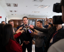 Governador Carlos Massa Ratinho Junior durante reunião com o secretário Nacional de Segurança Pública, general Guilherme Theóphilo e o secretário estadual da Segurança Pública e Administração Penitenciária, general Luiz Felipe Carbonell - Curitiba, 19/03/2019 - Foto Gilson Abreu/ANPr