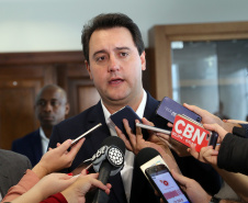 Governador Carlos Massa Ratinho Junior durante reunião com o secretário Nacional de Segurança Pública, general Guilherme Theóphilo e o secretário estadual da Segurança Pública e Administração Penitenciária, general Luiz Felipe Carbonell - Curitiba, 19/03/2019 - Foto Gilson Abreu/ANPr