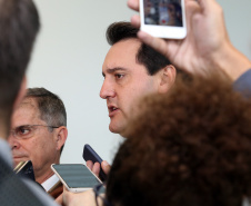 Governador Carlos Massa Ratinho Junior durante reunião com o secretário Nacional de Segurança Pública, general Guilherme Theóphilo e o secretário estadual da Segurança Pública e Administração Penitenciária, general Luiz Felipe Carbonell - Curitiba, 19/03/2019 - Foto Gilson Abreu/ANPr