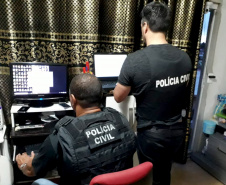 A Polícia Civil do Paraná deflagrou nesta terça-feira (19) a Operação ?Proteção Integral? com o objetivo de combater o abuso e a exploração sexual de crianças e adolescentes. Onze mandados de busca e apreensão foram cumpridos em oito cidades do Estado ? Curitiba, Almirante Tamandaré, Londrina, Foz do Iguaçu, Cascavel, Palmas, Pato Branco e Cambé.  -  Curitiba, 19/03/2019  -  Foto: Divulgação PCPR