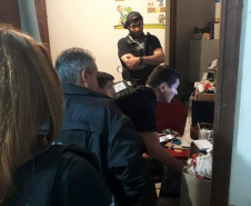 A Polícia Civil do Paraná deflagrou nesta terça-feira (19) a Operação ?Proteção Integral? com o objetivo de combater o abuso e a exploração sexual de crianças e adolescentes. Onze mandados de busca e apreensão foram cumpridos em oito cidades do Estado ? Curitiba, Almirante Tamandaré, Londrina, Foz do Iguaçu, Cascavel, Palmas, Pato Branco e Cambé.  -  Curitiba, 19/03/2019  -  Foto: Divulgação PCPR