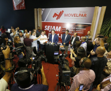O governador Carlos Massa Ratinho Junior esteve nesta quarta-feira (20) na 12ª edição da Movelpar– Feira de Móveis do Paraná, em Arapongas, Norte do Estado, e destacou a importância da indústria moveleira para a economia paranaense.  -  Arapongas, 20/03/2019  -  Foto: Arnaldo Alves/ANPr