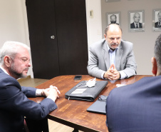 O Instituto de Tecnologia do Paraná (Tecpar) e o Serviço de Aprendizagem Nacional (Senai), firmaram nesta quinta-feira (21) um memorando de entendimentos para desenvolvimento de projetos em parceria. O diretor-presidente do Tecpar, Fabio Cammarota e o diretor regional do Senai, José Antônio Fares assinaram o memorando  -  Curitiba, 21/03/2019  -  Foto: Divulgação Tecpar