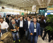 O governador Carlos Massa Ratinho Junior assinou nesta quinta-feira (21), durante o evento internacional Smart City Expo Curitiba, um projeto de lei propondo zerar a alíquota de IPVA de veículos elétricos, que hoje é de 3,5%. Ele também vai apresentar uma proposta de convênio ao Conselho Nacional de Política Fazendária (Confaz) para que o Estado também possa isentar o ICMS para a aquisição desses veículos.  -  Curitiba, 21/03/2019  -  Foto: Rodrigo Félix Leal/ANPr