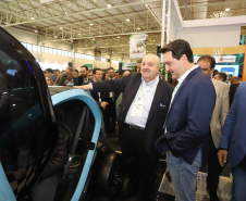 O governador Carlos Massa Ratinho Junior assinou nesta quinta-feira (21), durante o evento internacional Smart City Expo Curitiba, um projeto de lei propondo zerar a alíquota de IPVA de veículos elétricos, que hoje é de 3,5%. Ele também vai apresentar uma proposta de convênio ao Conselho Nacional de Política Fazendária (Confaz) para que o Estado também possa isentar o ICMS para a aquisição desses veículos.  -  Curitiba, 21/03/2019  -  Foto: Rodrigo Félix Leal/ANPr