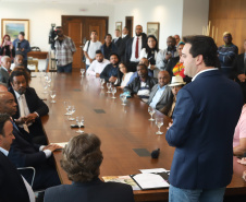 Governador Carlos Massa Ratinho Junior sanciona a lei que institui o Dia Estadual de Luta pela Eliminação da Discriminação Racial. A Lei define que a data será celebrada anualmente em 21 de março.  -  Curitiba, 21/03/2019  -  Foto: Rodrigo Félix Leal/ANPr