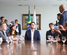 O governador Carlos Massa Ratinho Massa sanciona  a lei que institui o Dia Estadual de Luta pela Eliminação da Discriminação Racial. Foto: José Fernando Ogura/ANPr