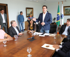 O governador Carlos Massa Ratinho Massa sanciona  a lei que institui o Dia Estadual de Luta pela Eliminação da Discriminação Racial. Foto: José Fernando Ogura/ANPr