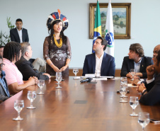 O governador Carlos Massa Ratinho Massa sanciona  a lei que institui o Dia Estadual de Luta pela Eliminação da Discriminação Racial. Foto: José Fernando Ogura/ANPr