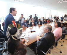 O governador Carlos Massa Ratinho Massa sanciona  a lei que institui o Dia Estadual de Luta pela Eliminação da Discriminação Racial. Foto: José Fernando Ogura/ANPr
