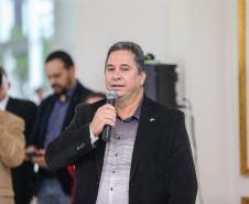 O governador Carlos Massa Ratinho Junior autoriza nesta quinta-feira (21) recursos para obras de recape asfáltico em ruas de 36 bairros de Curitiba. A assinatura contou com a presença do prefeito Rafael Greca e o secretário de Estado do Desenvolvimento Urbano, João Carlos Ortega, no Palácio Iguaçu,  Curitiba, 21/03/2019 -  Foto: Geraldo Bubniak/ANPr