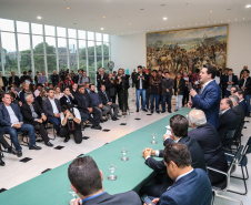 O governador Carlos Massa Ratinho Junior autoriza nesta quinta-feira (21) recursos para obras de recape asfáltico em ruas de 36 bairros de Curitiba. A assinatura contou com a presença do prefeito Rafael Greca e o secretário de Estado do Desenvolvimento Urbano, João Carlos Ortega, no Palácio Iguaçu,  Curitiba, 21/03/2019 -  Foto: Geraldo Bubniak/ANPr