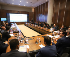 O governador Carlos Massa Ratinho Junior apresentou nesta quinta-feira (21) a procuradores e promotores do Ministério Público do Paraná (MPPR) o planejamento do Estado para a próxima década, com projetos estruturantes, investimentos sociais e parcerias público-privadas, além de uma visão inovadora sobre o agronegócio.

Foto: Rodrigo Felix Leal/ANPr