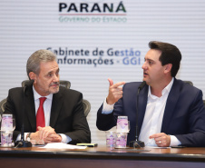 O governador Carlos Massa Ratinho Junior apresentou nesta quinta-feira (21) a procuradores e promotores do Ministério Público do Paraná (MPPR) o planejamento do Estado para a próxima década, com projetos estruturantes, investimentos sociais e parcerias público-privadas, além de uma visão inovadora sobre o agronegócio.

 Foto: Rodrigo Felix Leal/ANPr