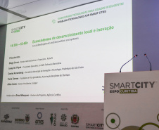 O diretor-presidente da Celepar, Allan Costa, participou nesta sexta-feira (22), segundo dia do Smart City Expo Curitiba, de painel sobre ecossistema de desenvolvimento local e inovação onde falou sobre como a inovação deve ser aplicada na vida das pessoas, e também, reforçou a importância da participação do Governo do Paraná nesse ambiente de discussão sobre o uso da tecnologia nas cidades e na gestão pública. Foto: Divulgação/Celepar