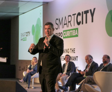 O diretor-presidente da Celepar, Allan Costa, participou nesta sexta-feira (22), segundo dia do Smart City Expo Curitiba, de painel sobre ecossistema de desenvolvimento local e inovação onde falou sobre como a inovação deve ser aplicada na vida das pessoas, e também, reforçou a importância da participação do Governo do Paraná nesse ambiente de discussão sobre o uso da tecnologia nas cidades e na gestão pública. Foto: Divulgação/Celepar